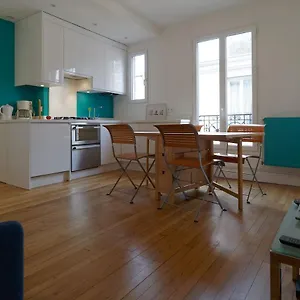 https://quiet-apartment-near-montmartre.fr-paris.fr